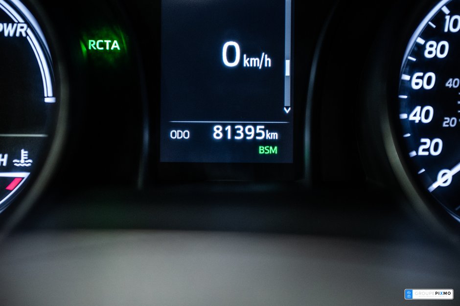 Toyota Camry Hybrid SE / HYBRIDE / CUIR / APPLE CARPLAY / TOIT OUVRANT 2023-19