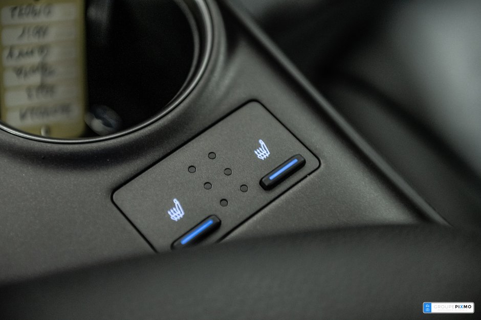 Toyota Camry Hybrid SE / HYBRIDE / CUIR / APPLE CARPLAY / TOIT OUVRANT 2023-26