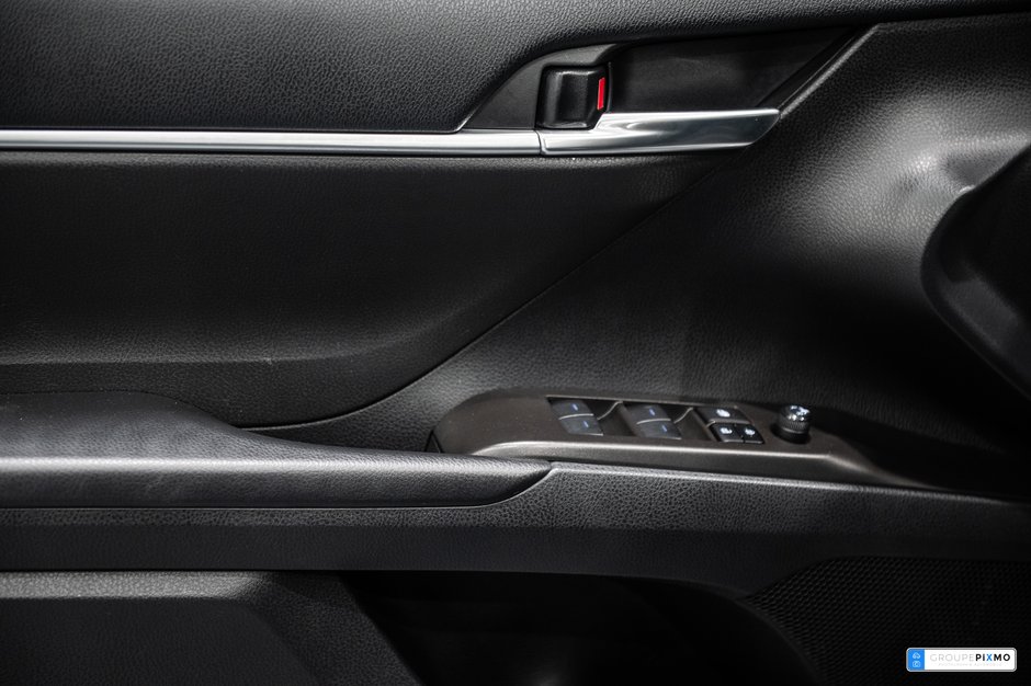 Toyota Camry Hybrid SE / HYBRIDE / CUIR / APPLE CARPLAY / TOIT OUVRANT 2023-12