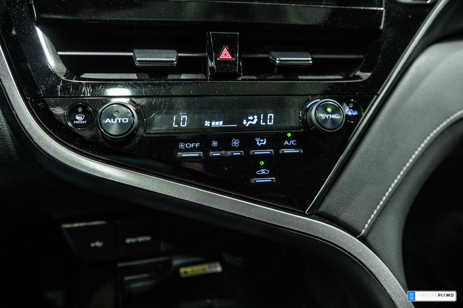 Toyota Camry Hybrid SE / HYBRIDE / CUIR / APPLE CARPLAY / TOIT OUVRANT 2023-22