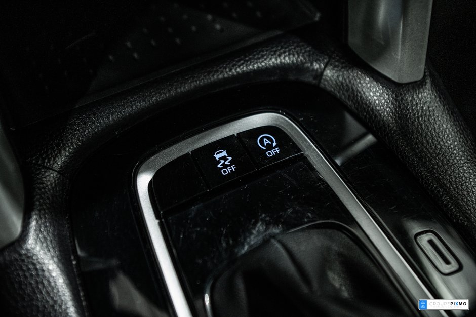 Toyota Corolla Cross LE / FWD / APPLE CARPLAY / SIÈGES CHAUFFANTS +++ 2022-24