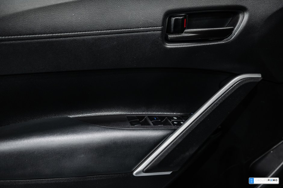 Toyota Corolla Cross LE / FWD / APPLE CARPLAY / SIÈGES CHAUFFANTS +++ 2022-12