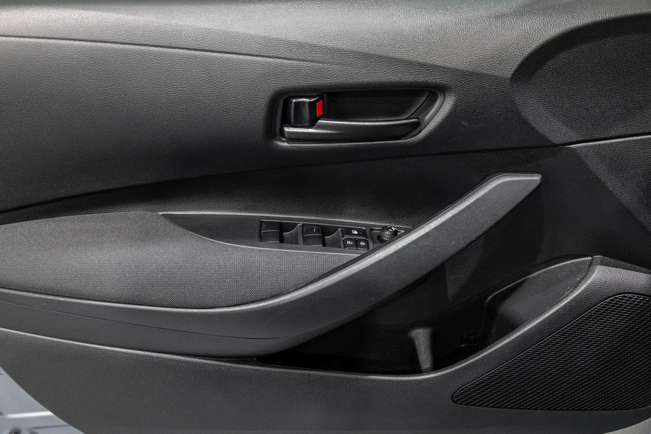 2023 Toyota Corolla LE / APPLE CARPLAY / SIÈGES CHAUFFANTS / CAMÉRA ++-12