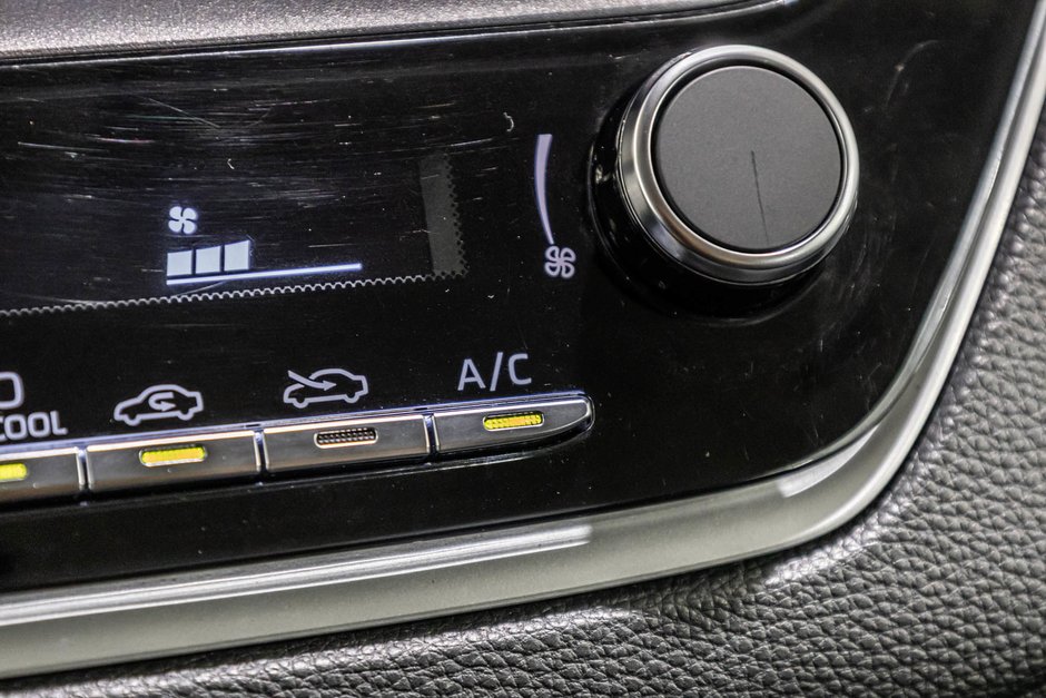2023 Toyota Corolla LE / APPLE CARPLAY / SIÈGES CHAUFFANTS / CAMÉRA ++-21
