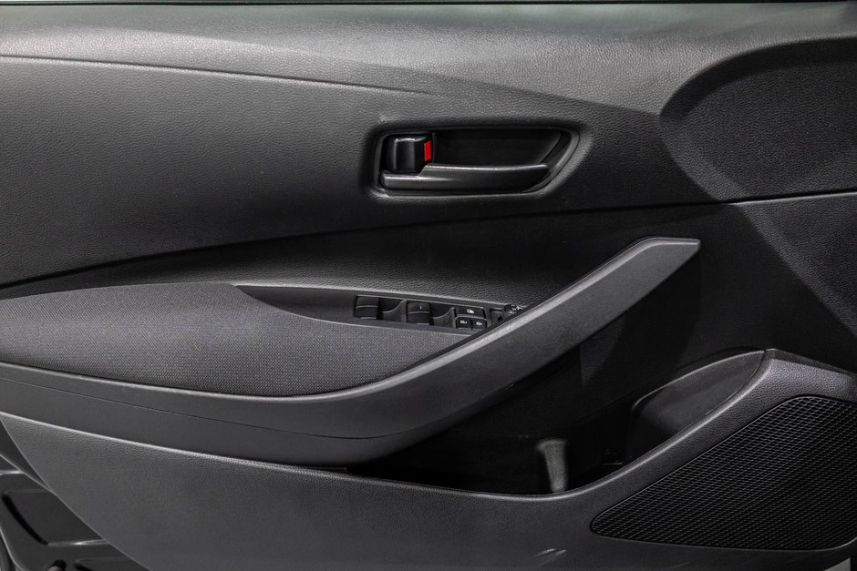 Toyota Corolla LE / AMÉLIORÉ / TOIT OUVRANT / APPLE CARPLAY +++ 2024-12