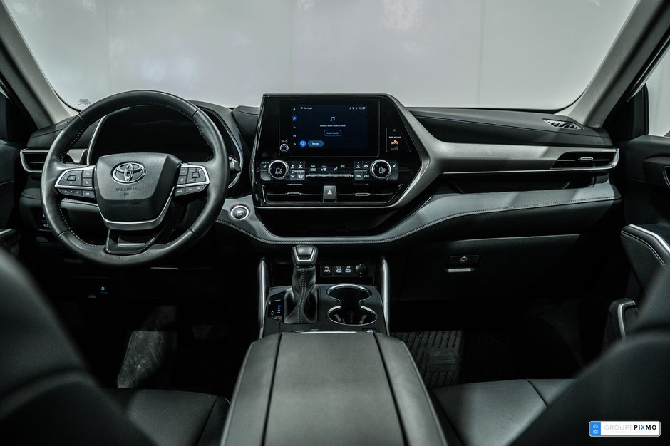 Toyota Highlander XLE / AWD / CUIR / APPLE CARPLAY / TOIT OUVRANT+++ 2024-33