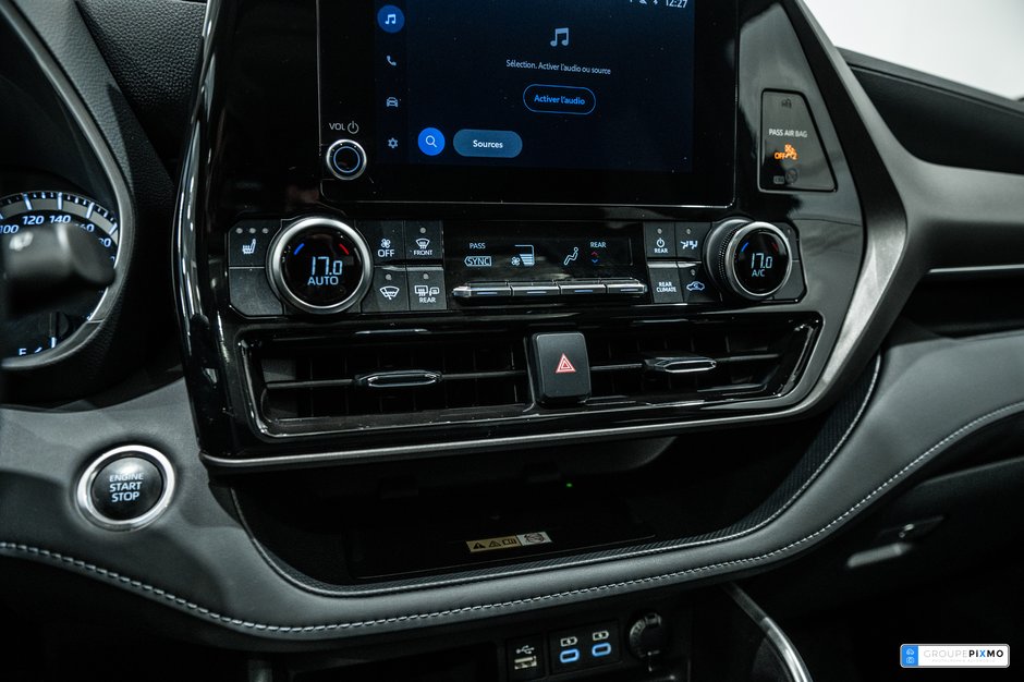 Toyota Highlander XLE / AWD / CUIR / APPLE CARPLAY / TOIT OUVRANT+++ 2024-24