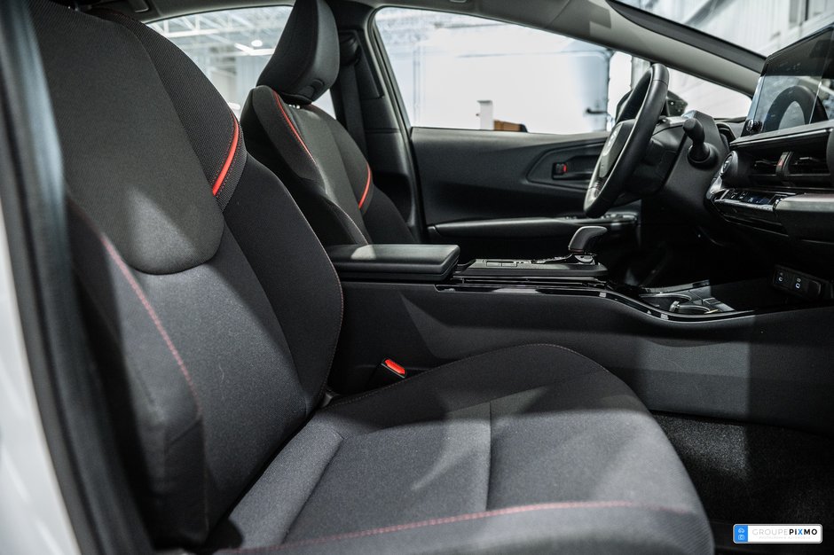 Toyota Prius Prime SE / APPLE CARPLAY / SIÈGES CHAUFFANTS / CAMÉRA ++ 2024-33