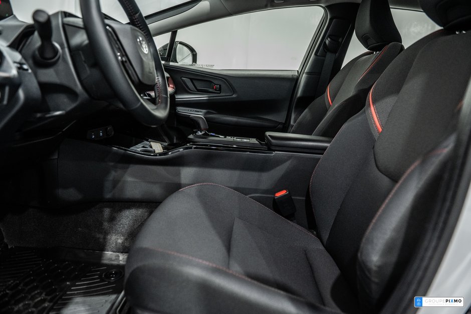 Toyota Prius Prime SE / APPLE CARPLAY / SIÈGES CHAUFFANTS / CAMÉRA ++ 2024-13