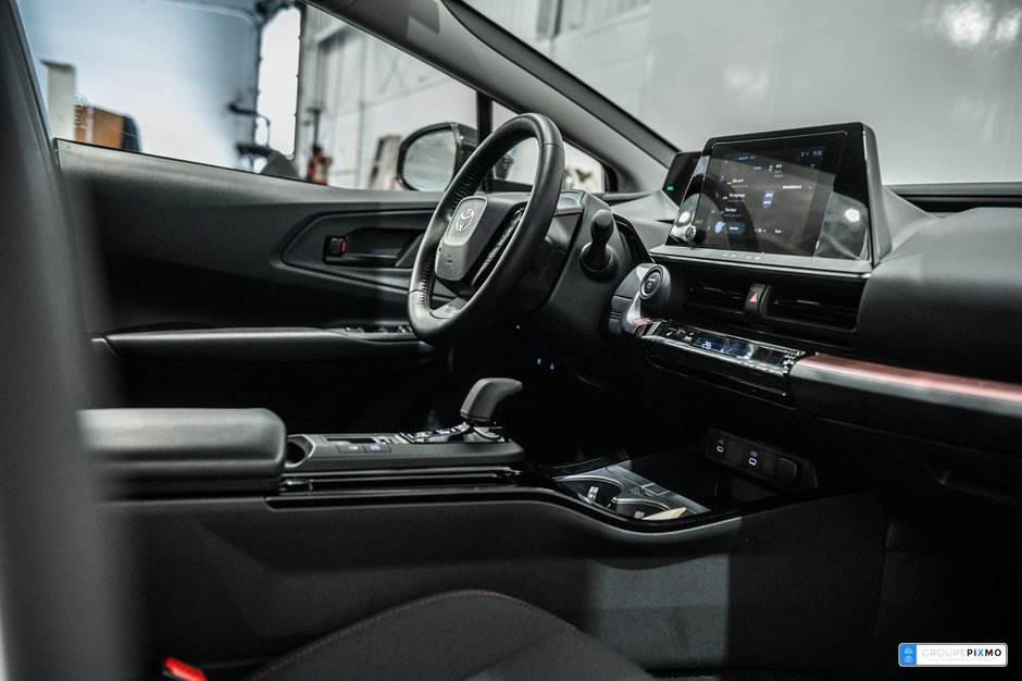 Toyota Prius Prime SE / APPLE CARPLAY / SIÈGES CHAUFFANTS / CAMÉRA ++ 2024-32