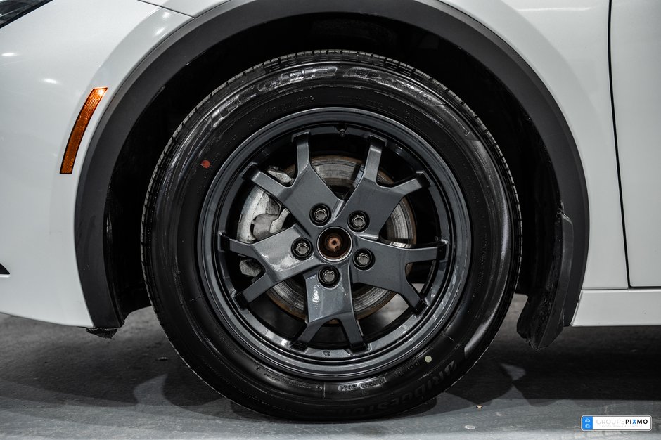 Toyota Prius Prime SE / APPLE CARPLAY / SIÈGES CHAUFFANTS / CAMÉRA ++ 2024-5