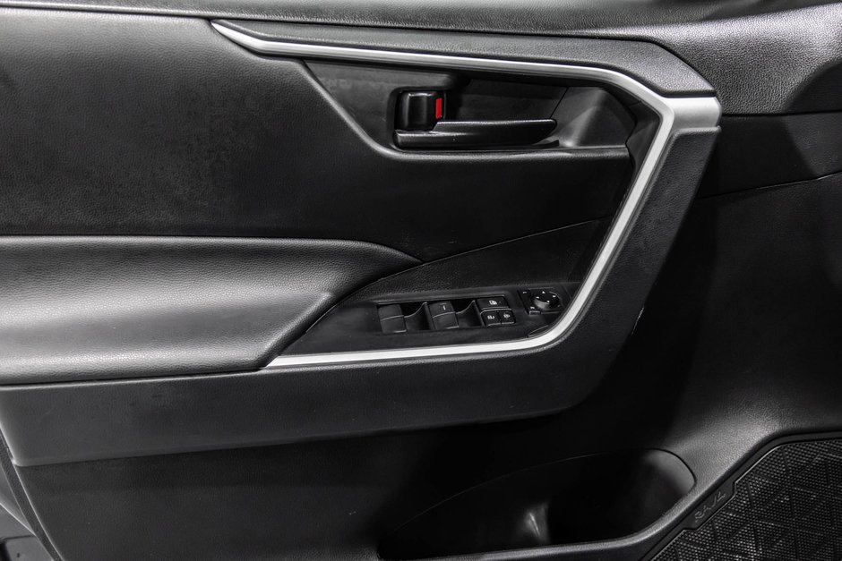 2023 Toyota RAV4 Hybrid LE / AWD / HYBRIDE / APPLE CARPLAY / CAMÉRA +++-13