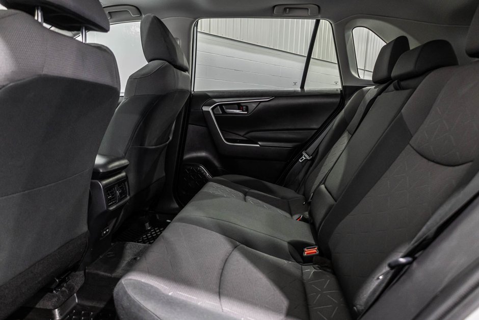 2023 Toyota RAV4 Hybride XLE / HYBRIDE / AWD / APPLE CARPLAY / TOIT OUVRANT-32