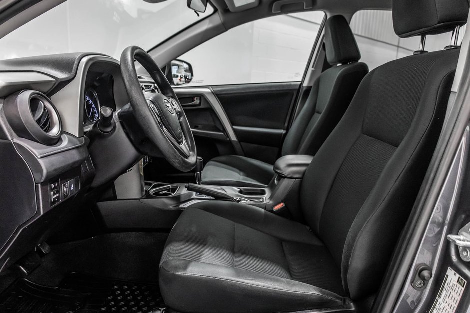 2018 Toyota RAV4 LE / FWD / SIÈGES CHAUFFANTS / CAMÉRA DE RECUL+++-13