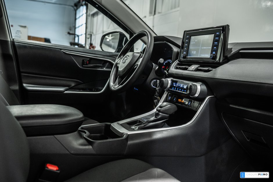 2019 Toyota RAV4 LE / FWD / APPLE CARPLAY / SIÈGES CHAUFFANTS +++-30