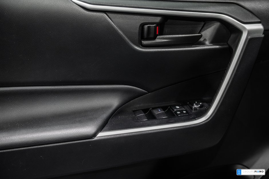 Toyota RAV4 LE / FWD / APPLE CARPLAY / CAMÉRA DE RECUL ++ 2021-12