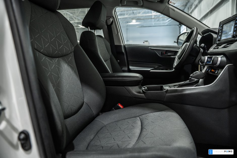 Toyota RAV4 LE / FWD / APPLE CARPLAY / CAMÉRA DE RECUL ++ 2021-31