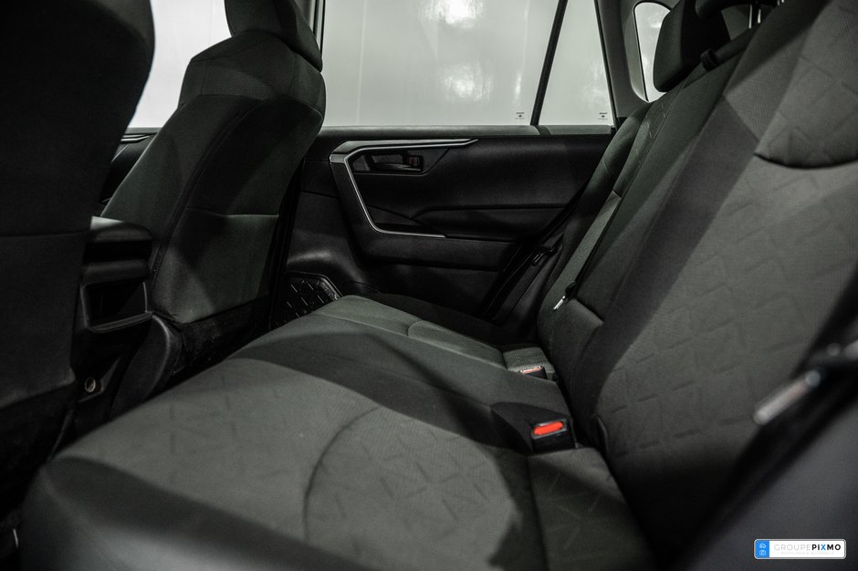 Toyota RAV4 LE / FWD / APPLE CARPLAY / CAMÉRA DE RECUL ++ 2021-26