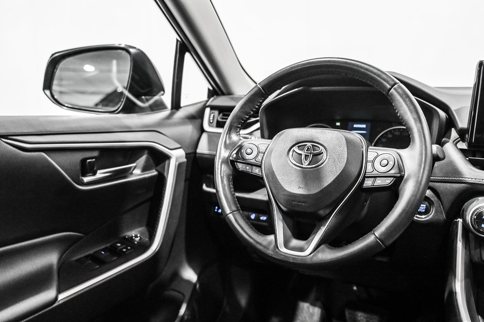 Toyota RAV4 XLE / AWD / TOIT OUVRANT / APPLE CARPLAY / CAMÉRA+ 2021-24