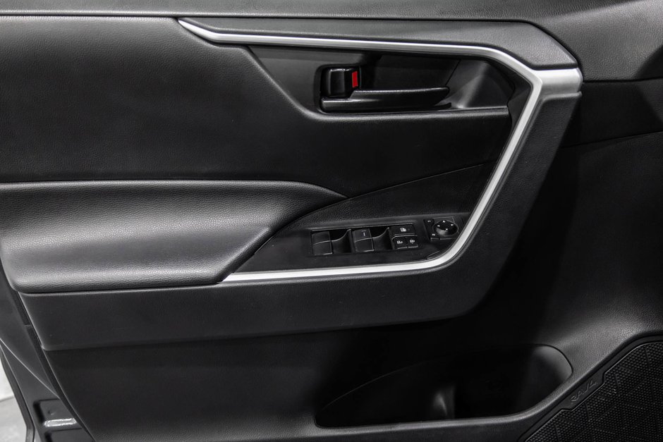 Toyota RAV4 LE / AWD / CAMÉRA DE RECUL / SIÈGES CHAUFFANTS +++ 2021-12