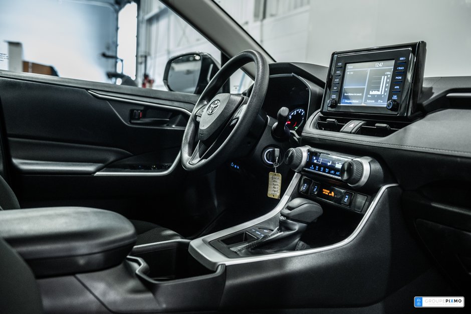 Toyota RAV4 LE / FWD / SIÈGES CHAUFFANTS / CAMÉRA DE RECUL+++ 2022-30