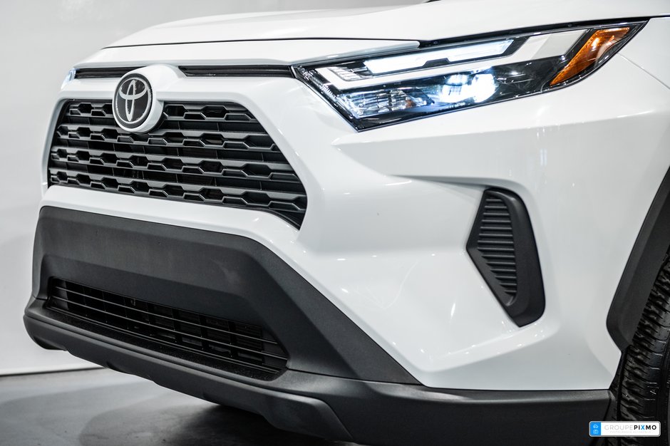 2023 Toyota RAV4 XLE / AWD / TOIT / MAGS / CAMÉRA+++-3