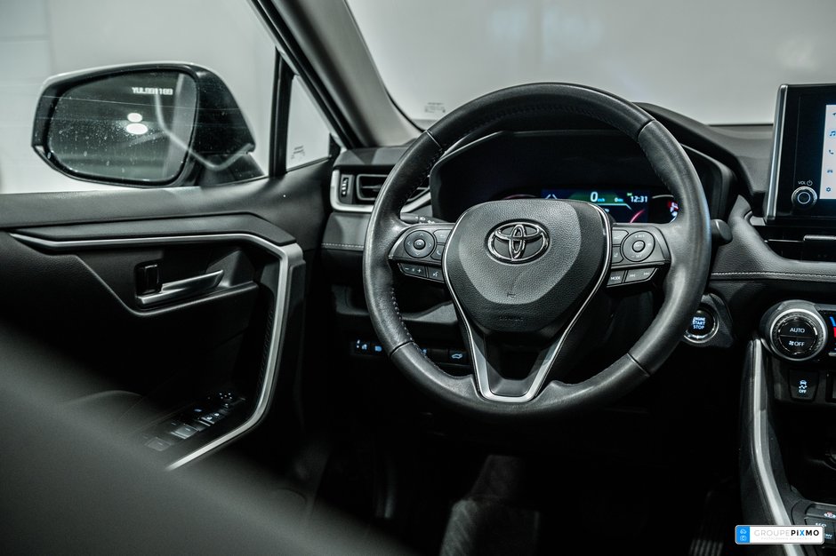 2023 Toyota RAV4 XLE / AWD / TOIT / MAGS / CAMÉRA+++-31