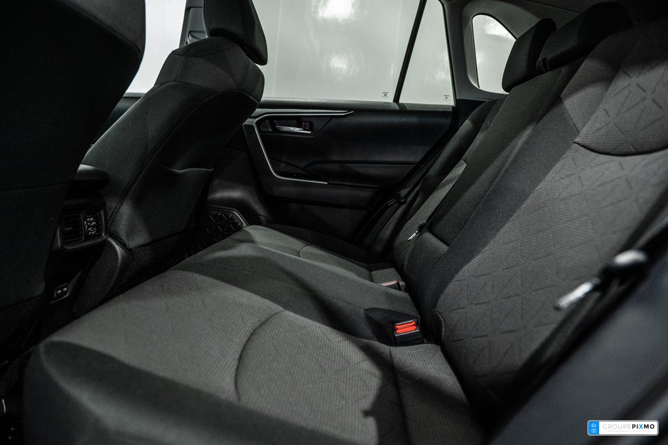 2023 Toyota RAV4 XLE / AWD / TOIT / MAGS / CAMÉRA+++-29