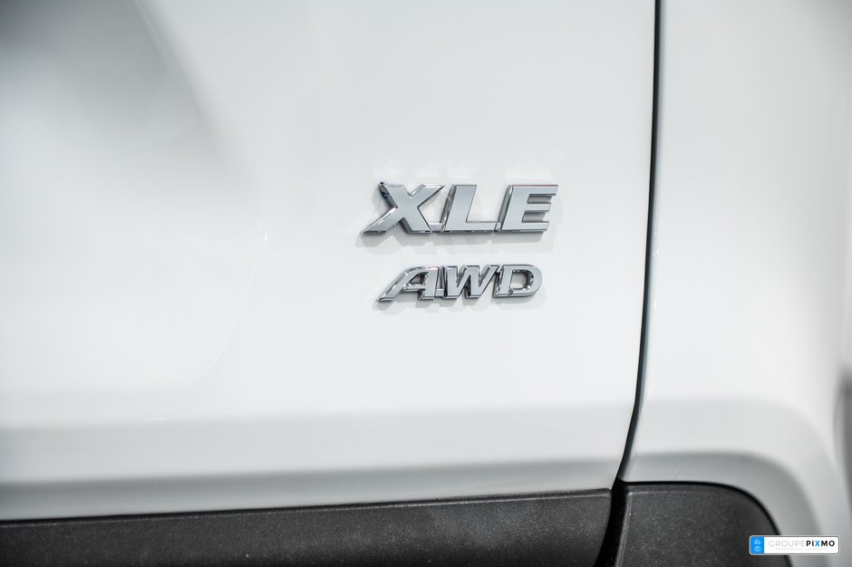 2023 Toyota RAV4 XLE / AWD / TOIT / MAGS / CAMÉRA+++-10