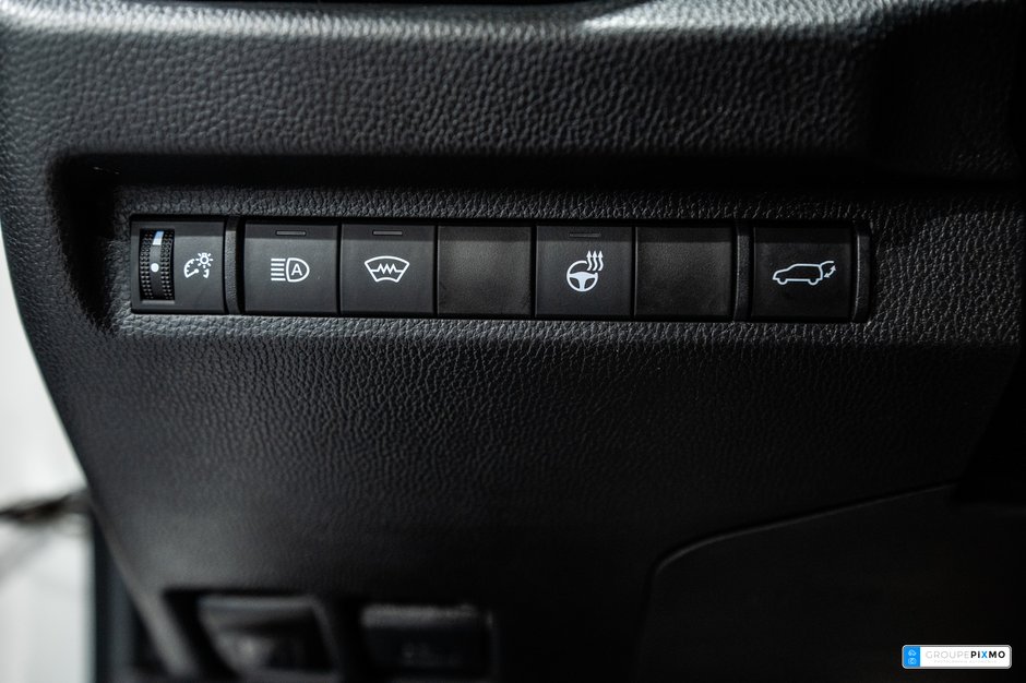 2023 Toyota RAV4 XLE / AWD / TOIT / MAGS / CAMÉRA+++-17
