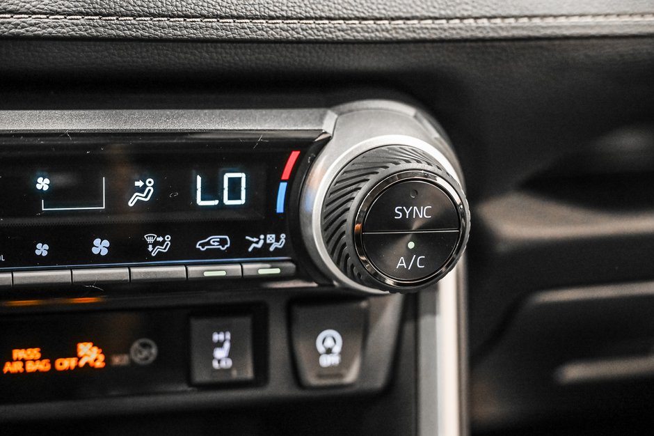 2023 Toyota RAV4 XLE / PREMIUM / AWD / CUIR / APPLE CARPLAY ++-21