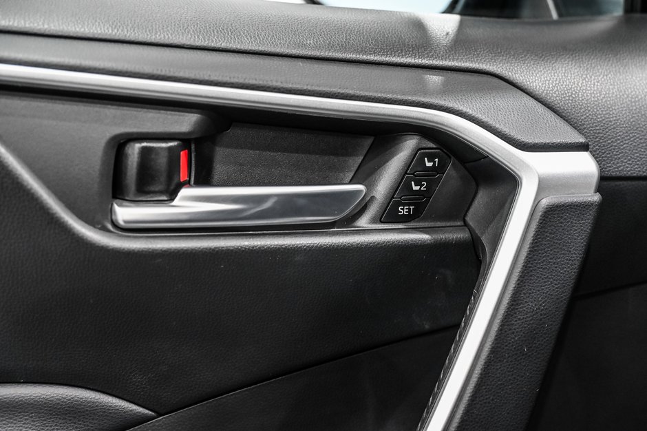 2023 Toyota RAV4 XLE / PREMIUM / AWD / CUIR / APPLE CARPLAY ++-12