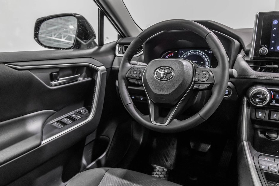 2023 Toyota RAV4 XLE / AWD / TOIT / APPLE CARPLAY / CAMERA +++-34