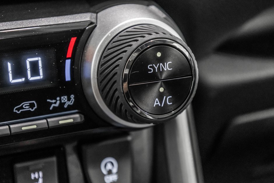 2023 Toyota RAV4 XLE / AWD / TOIT / APPLE CARPLAY / CAMERA +++-25