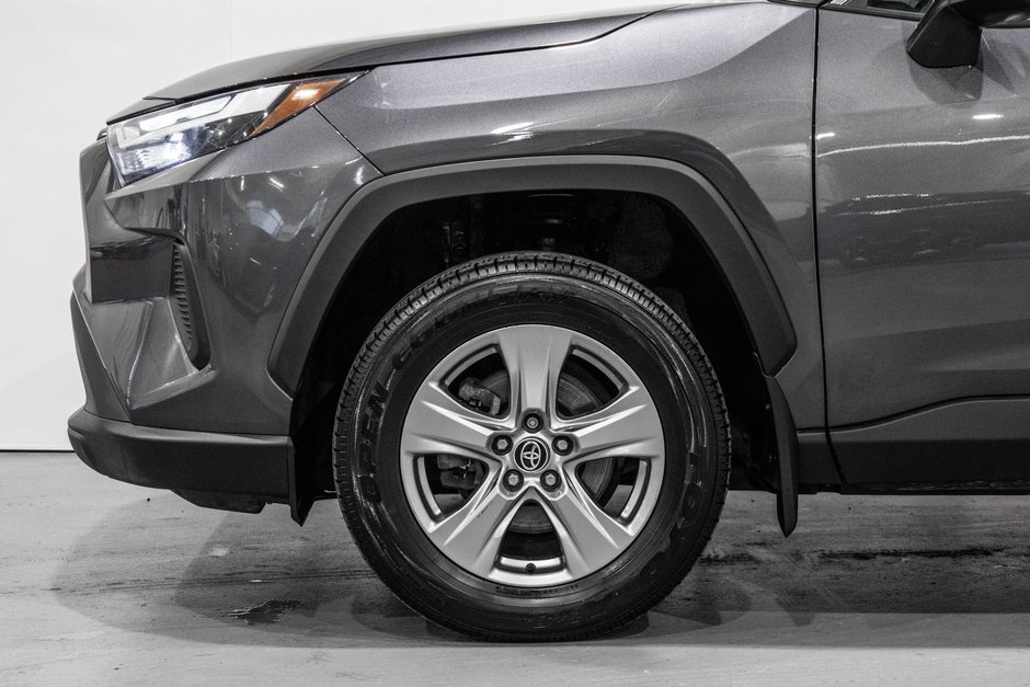Toyota RAV4 XLE / AWD / TOIT / APPLE CARPLAY / CAMERA +++ 2023-5