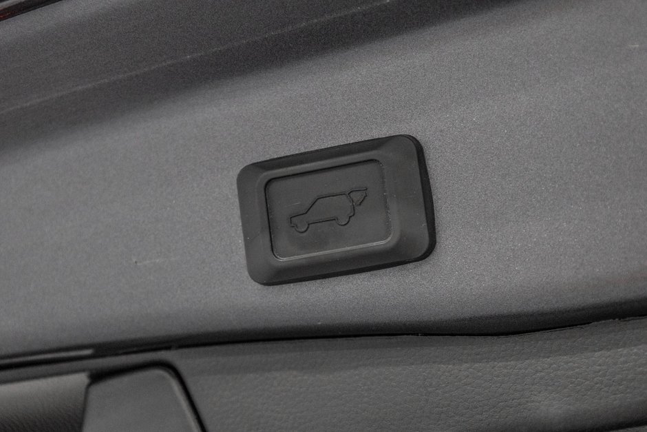 Toyota RAV4 XLE / AWD / TOIT / APPLE CARPLAY / CAMERA +++ 2023-12