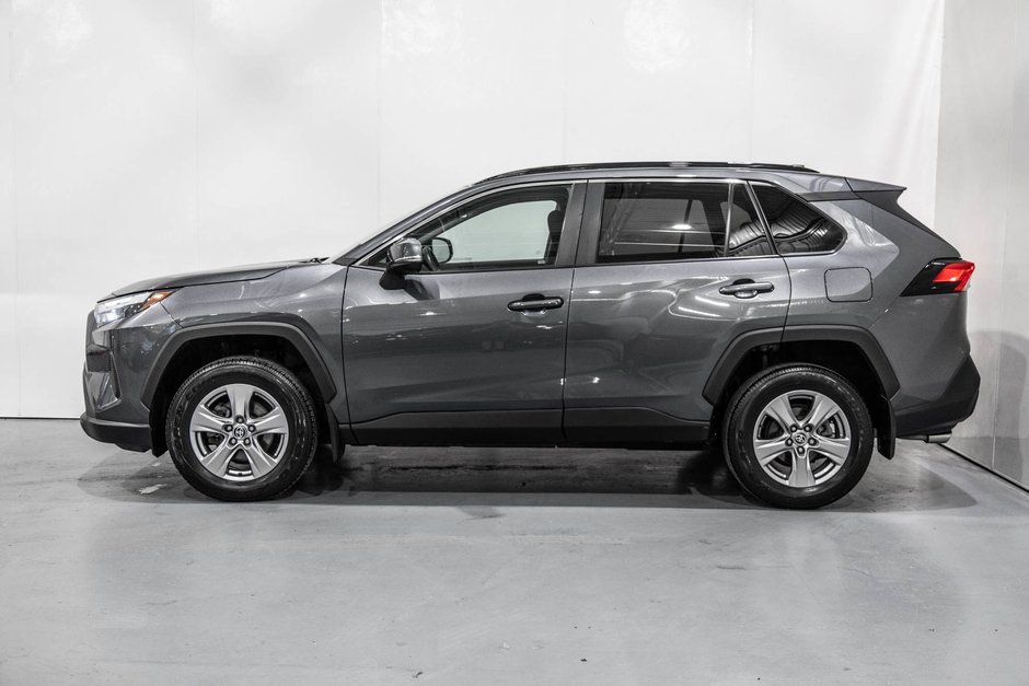 Toyota RAV4 XLE / AWD / TOIT / APPLE CARPLAY / CAMERA +++ 2023-6