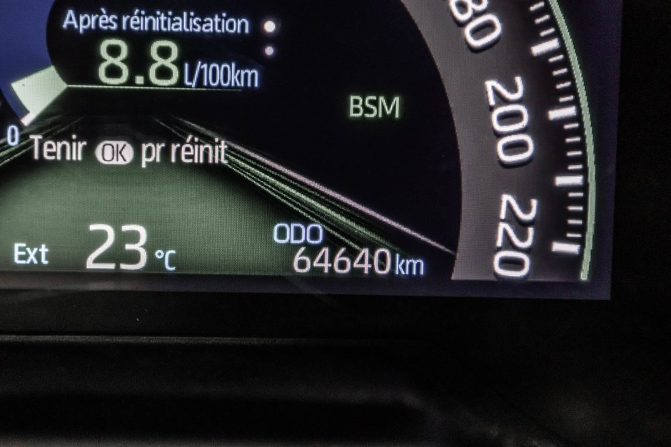 Toyota RAV4 XLE / AWD / TOIT / APPLE CARPLAY / CAMERA +++ 2023-20