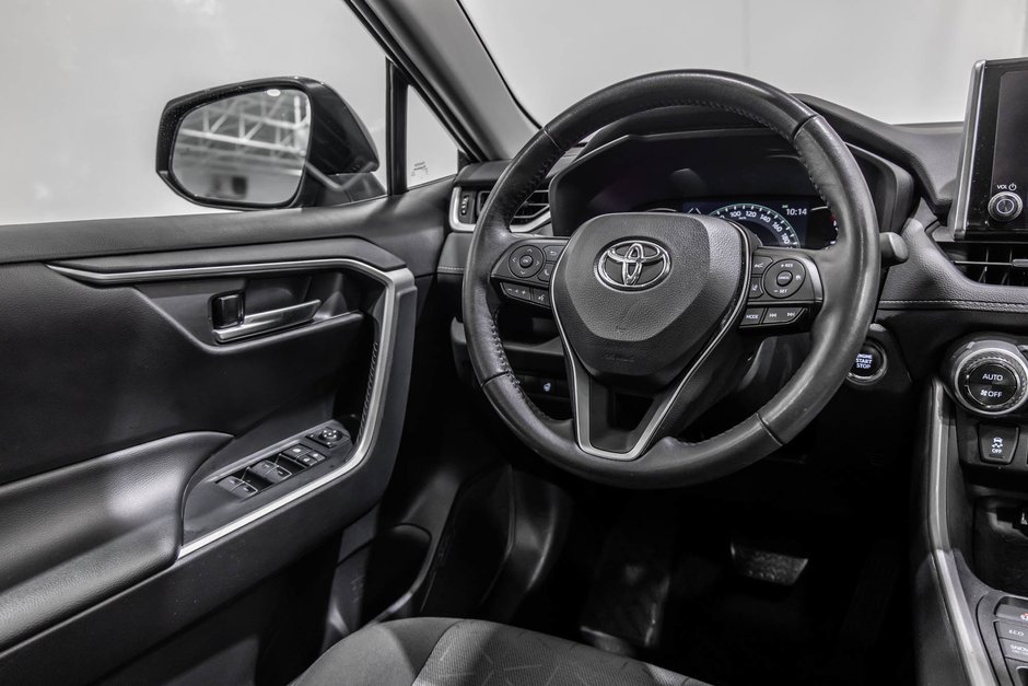 Toyota RAV4 XLE / AWD / TOIT / APPLE CARPLAY / CAMERA +++ 2023-34