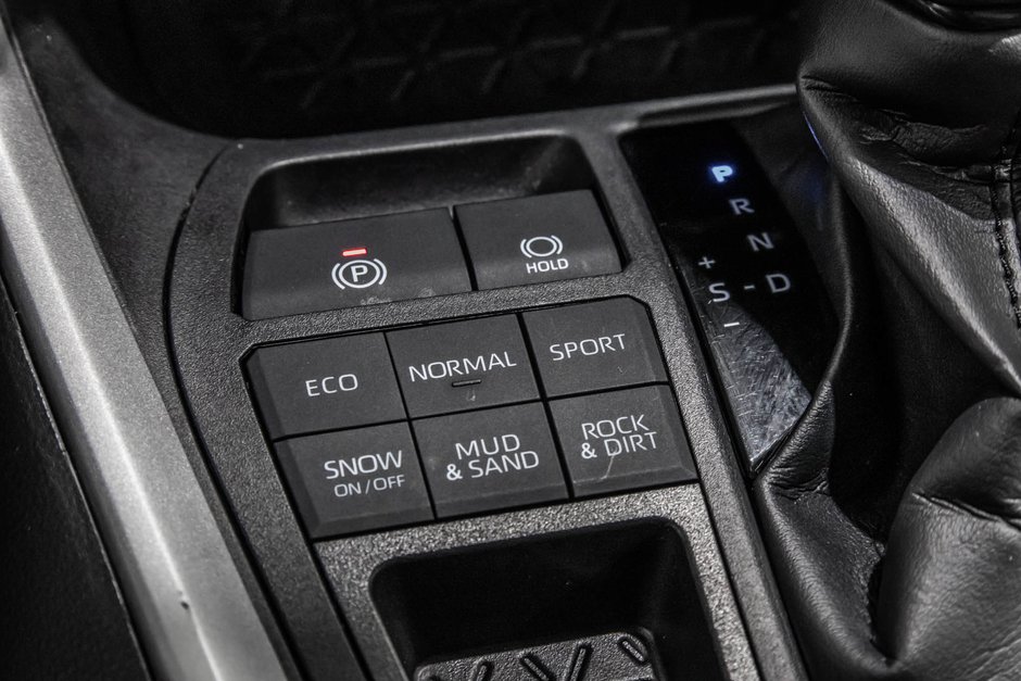 Toyota RAV4 XLE / AWD / TOIT / APPLE CARPLAY / CAMERA +++ 2023-27