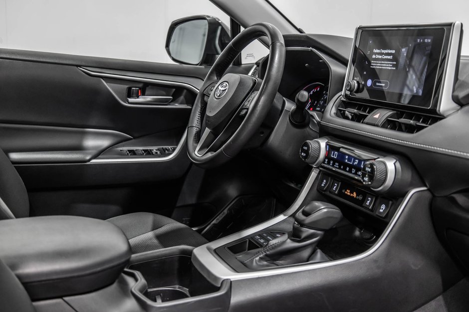 Toyota RAV4 XLE / AWD / TOIT / APPLE CARPLAY / CAMERA +++ 2023-36