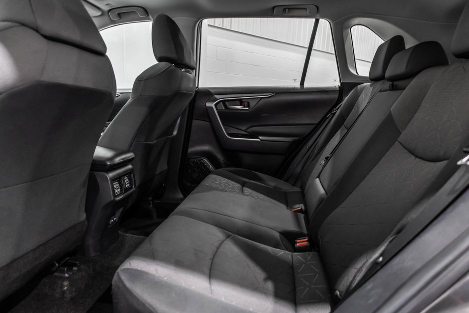 Toyota RAV4 XLE / AWD / TOIT / APPLE CARPLAY / CAMERA +++ 2023-32