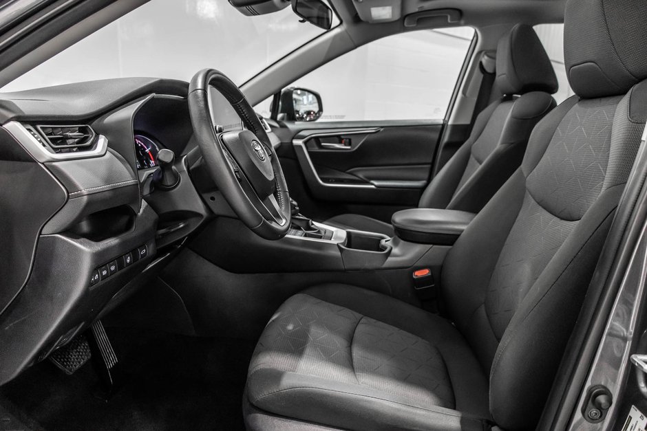 Toyota RAV4 XLE / AWD / TOIT / APPLE CARPLAY / CAMERA +++ 2023-15