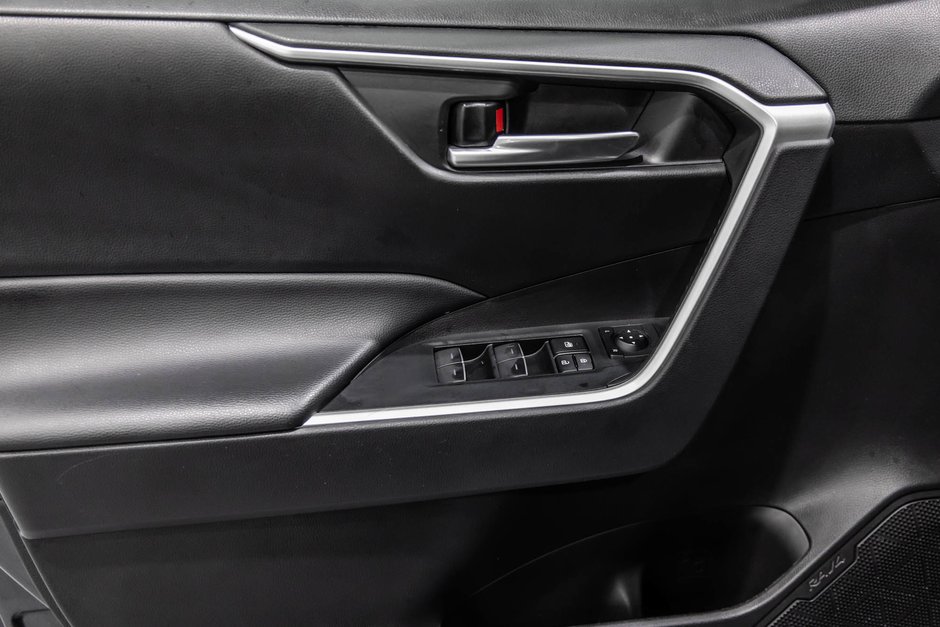 Toyota RAV4 XLE / AWD / TOIT / APPLE CARPLAY / CAMERA +++ 2023-13