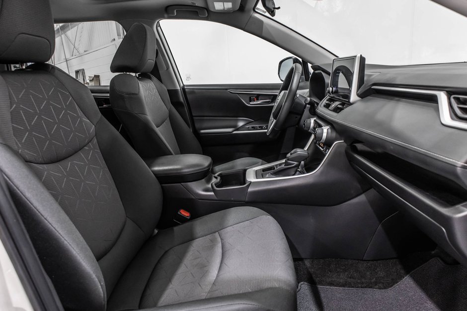 2024 Toyota RAV4 XLE / AWD / TOIT OUVRANT / APPLE CARPLAY / CAMÉRA+-36