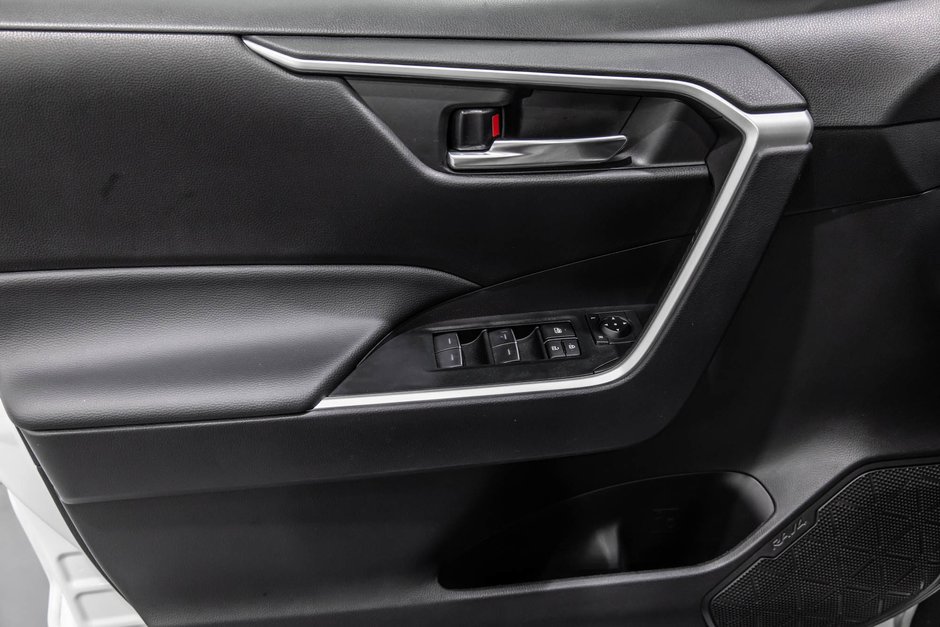 2024 Toyota RAV4 XLE / AWD / TOIT OUVRANT / APPLE CARPLAY / CAMÉRA+-13