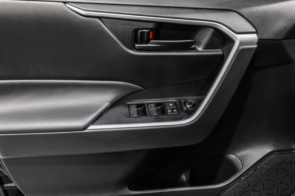 2024 Toyota RAV4 LE / AWD / CAMÉRA DE RECUL / SIÈGES CHAUFFANTS +++-12