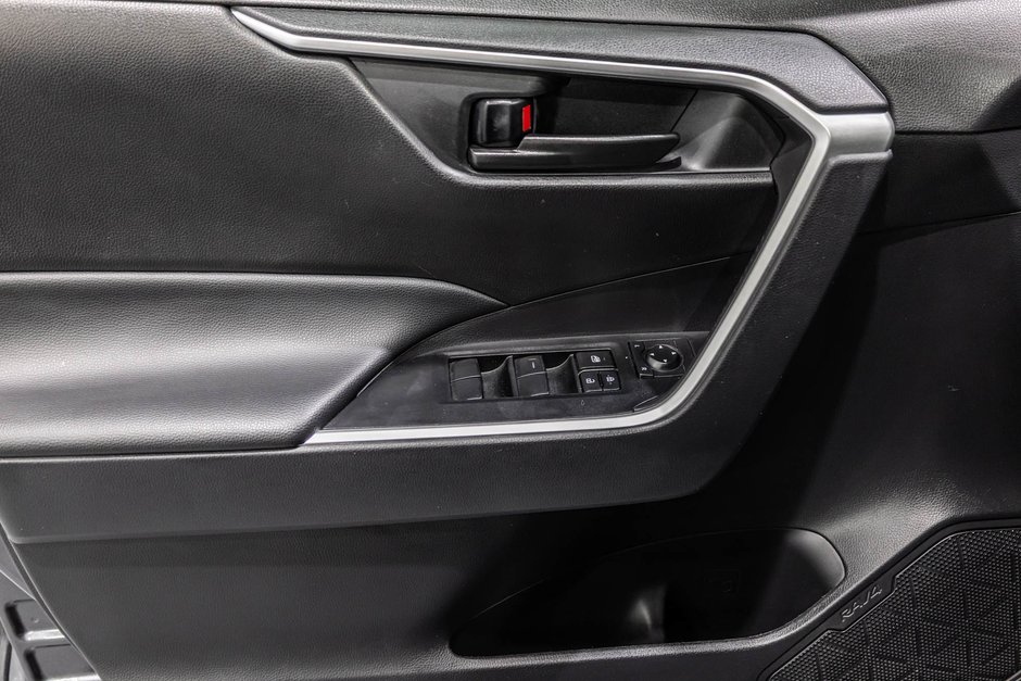 2024 Toyota RAV4 LE / AWD / CAMÉRA DE RECUL / SIÈGES CHAUFFANTS +++-11