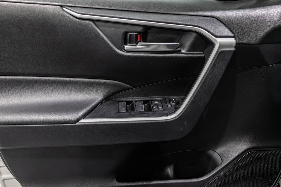 2024 Toyota RAV4 XLE / AWD / TOIT OUVRANT / APPLE CARPLAY / CAMÉRA+-13