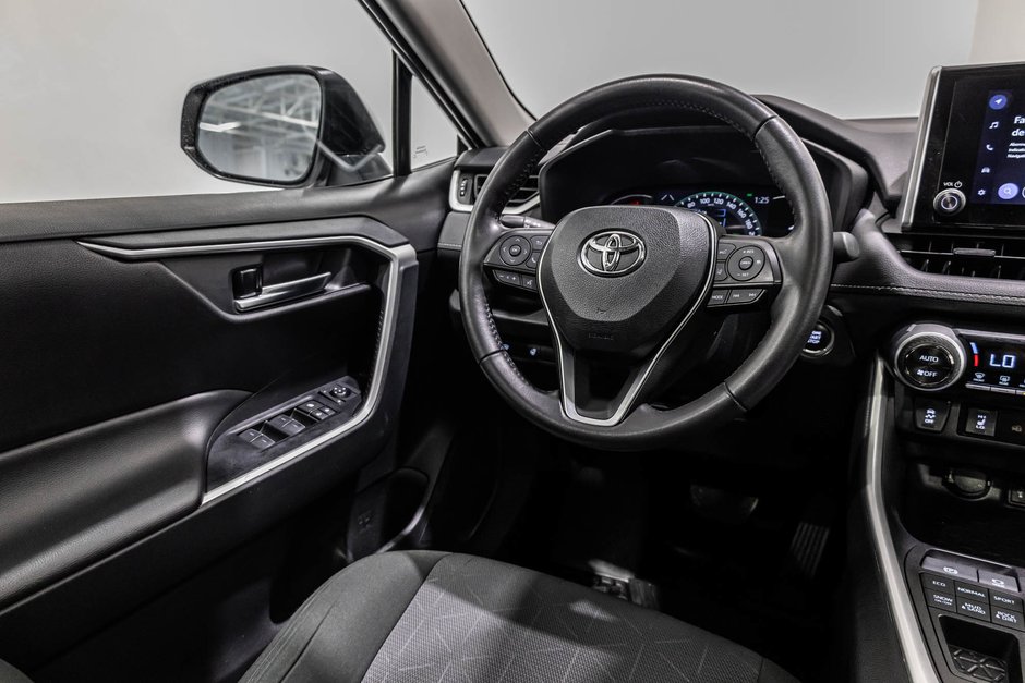 2024 Toyota RAV4 XLE / AWD / TOIT OUVRANT / APPLE CARPLAY / CAMÉRA+-32